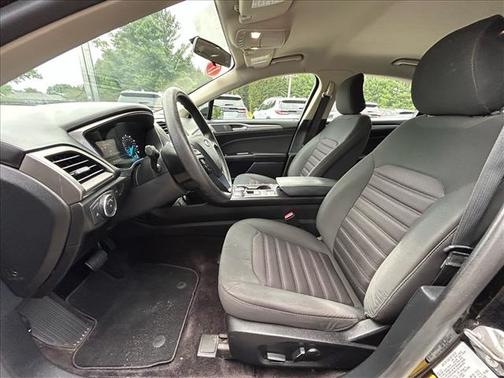 Black 2017 Ford Fusion SE