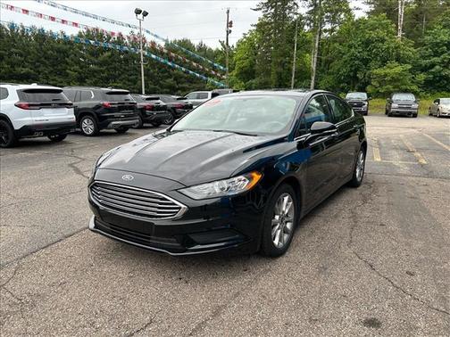 Black 2017 Ford Fusion SE