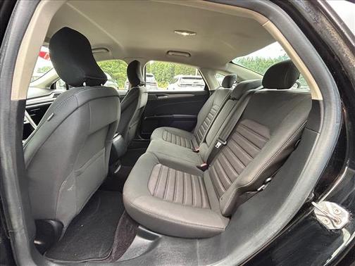 Black 2017 Ford Fusion SE