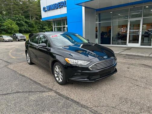 Black 2017 Ford Fusion SE