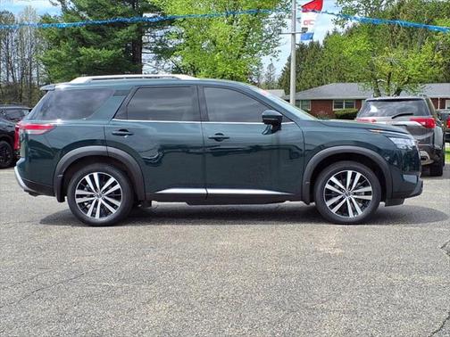 2024 Nissan Pathfinder Platinum