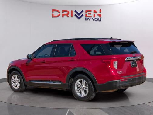 Rapid Red Metallic Tinted Clearcoat 2022 Ford Explorer XLT