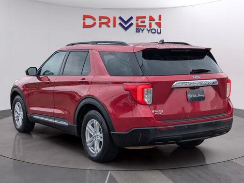 Rapid Red Metallic Tinted Clearcoat 2022 Ford Explorer XLT