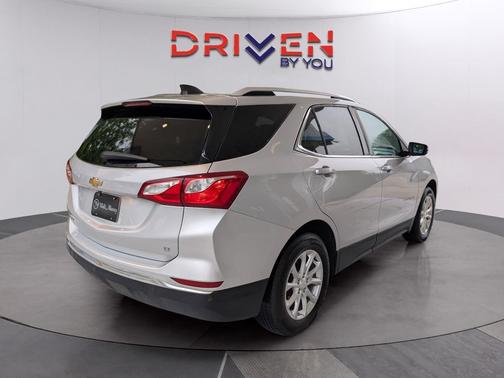 Silver Ice Metallic 2018 Chevrolet Equinox LT