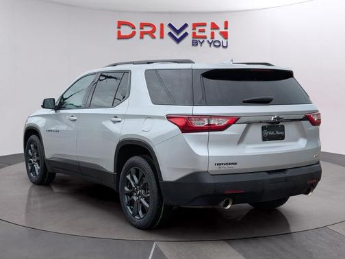 Silver Ice Metallic 2021 Chevrolet Traverse RS