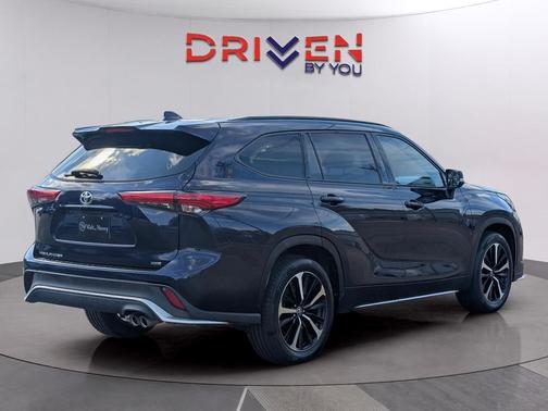 2022 Toyota Highlander XSE
