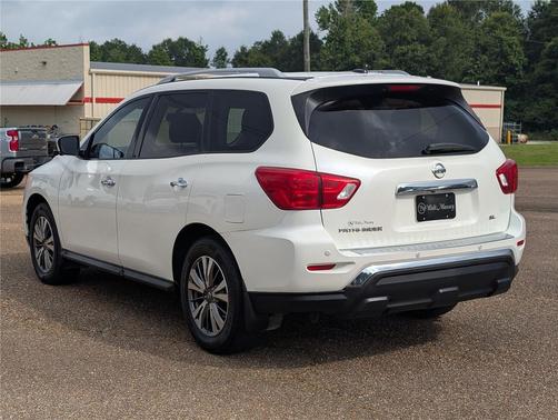 2018 Nissan Pathfinder SL