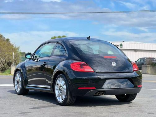 Black Uni 2012 Volkswagen Beetle 2.5L