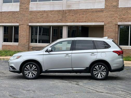 Alloy Silver Metallic 2019 Mitsubishi Outlander SP