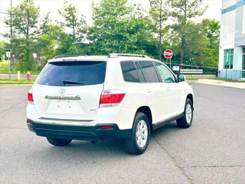 2011 Toyota Highlander SE