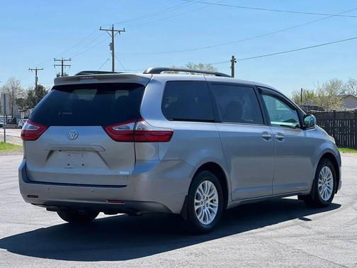 2017 Toyota Sienna XLE