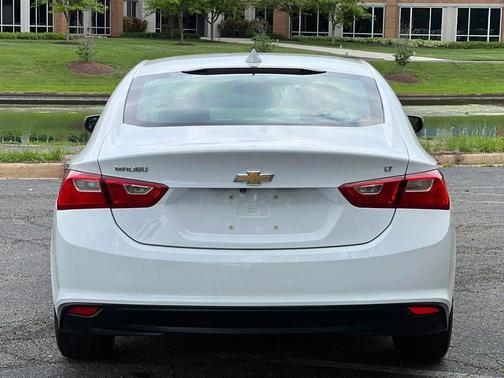 White 2017 Chevrolet Malibu 1LT