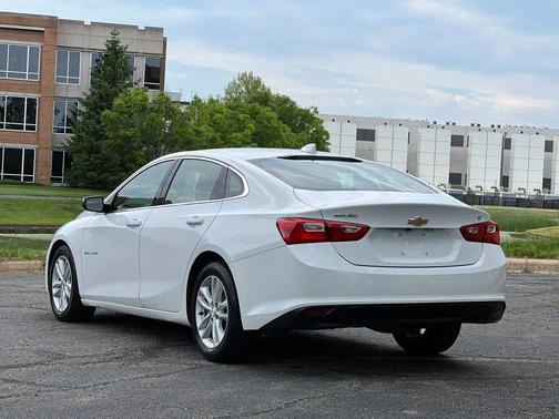 White 2017 Chevrolet Malibu 1LT