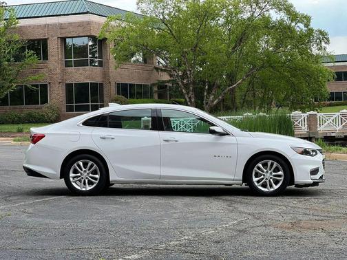 White 2017 Chevrolet Malibu 1LT