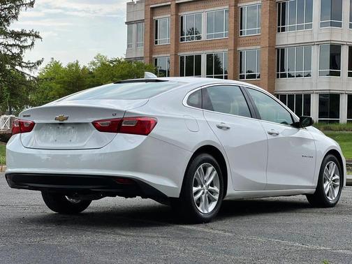 White 2017 Chevrolet Malibu 1LT