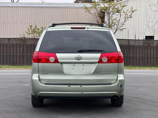 2009 Toyota Sienna LE