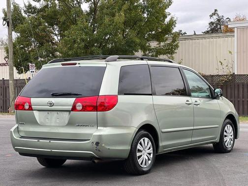 2009 Toyota Sienna LE