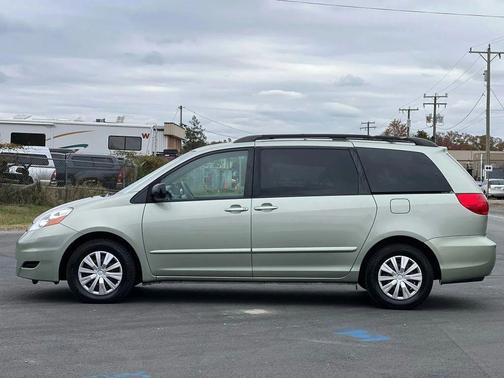 2009 Toyota Sienna LE