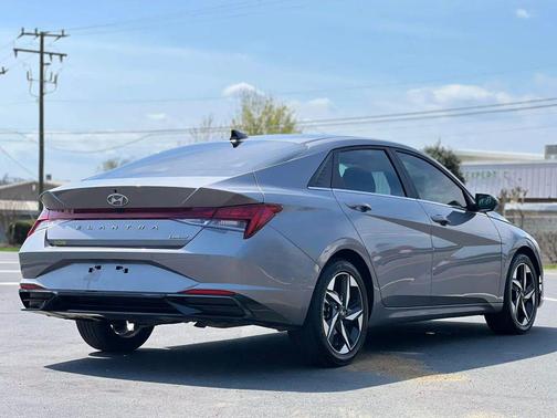 Fluid Metal 2023 Hyundai ELANTRA Limited