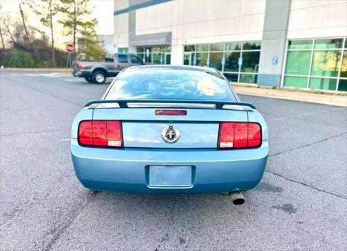 2006 Ford Mustang Deluxe