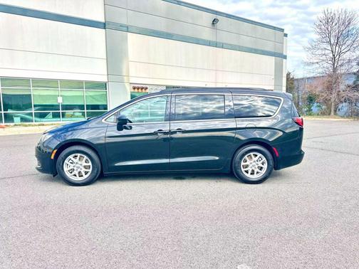 2021 Chrysler Voyager LXI