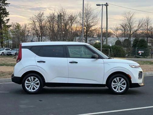 Snow White Pearl 2020 Kia Soul LX