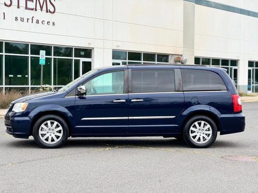 2012 Chrysler Town & Country Touring-L