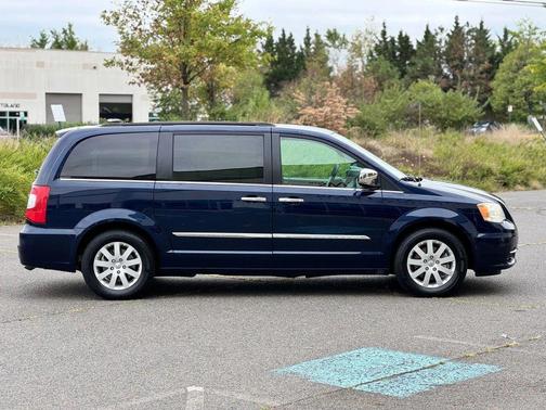 2012 Chrysler Town & Country Touring-L