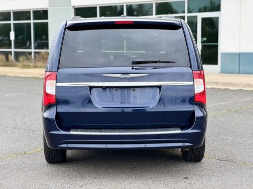 2012 Chrysler Town & Country Touring-L