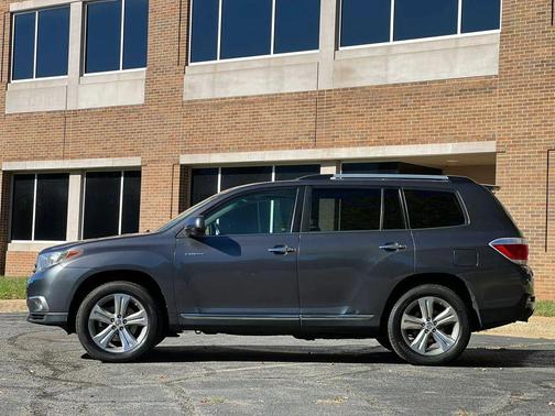 Magnetic Gray Metallic 2012 Toyota Highlander Limited