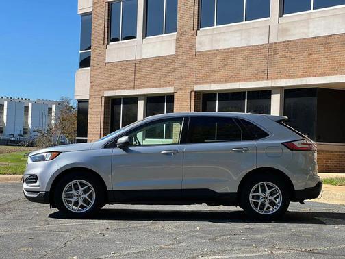 Iconic Silver Metallic 2024 Ford Edge SEL