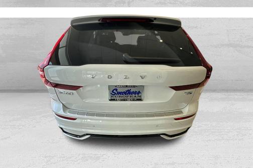Crystal White 2026 Volvo XC60 Plug-In Hybrid T8 Ultra