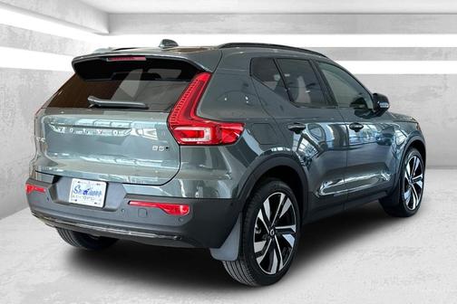 Forest Green 2026 Volvo XC40 B5 Ultra