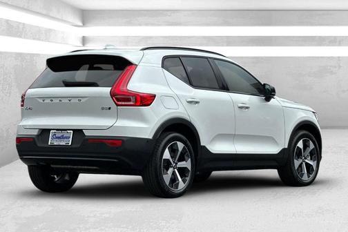 Crystal White 2026 Volvo XC40 B5 Plus