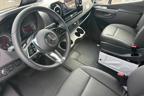 Arctic White 2025 Mercedes-Benz Sprinter 2500 170 WB