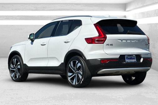 Crystal White 2023 Volvo XC40 B5 Ultimate Bright Theme