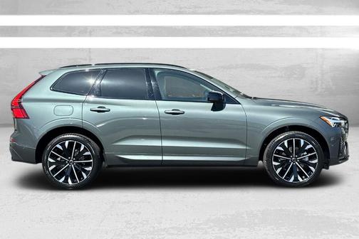 Forest Green 2026 Volvo XC60 B5 Ultra