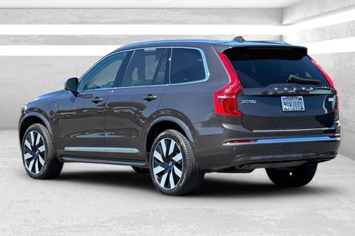 Platinum Gray Metallic 2023 Volvo XC90 Recharge Plug-In Hybrid T8 Ultimate Bright Theme 7-Seater