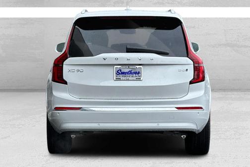 Crystal White Pearl 2026 Volvo XC90 B6 Plus 7-Seater