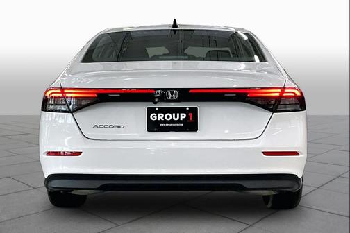 Platinum White Pearl 2025 Honda Accord SE