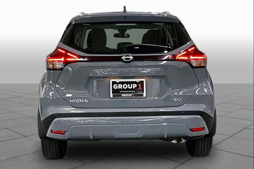 Boulder Gray Pearl 2022 Nissan Kicks SV