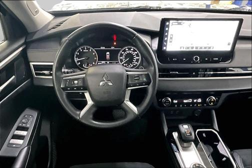 Graphite Gray 2025 Mitsubishi Outlander SE S-AWC