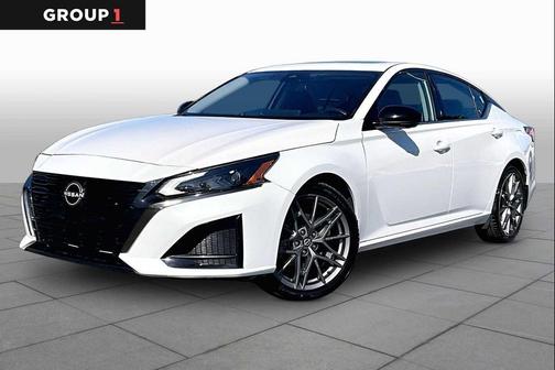 Pearl White Tricoat 2023 Nissan Altima SR VC-Turbo FWD