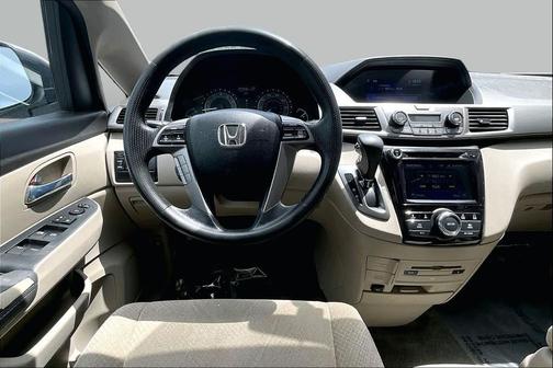 White Diamond Pearl 2016 Honda Odyssey SE