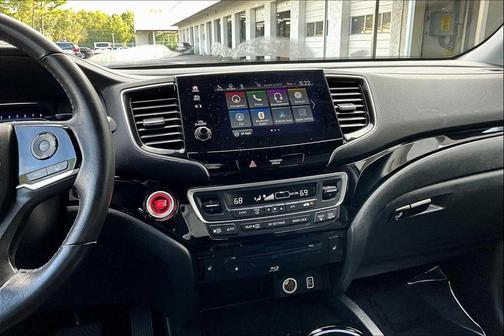 2022 Honda Pilot Touring 8-Passenger