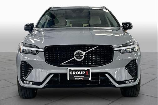 Vapour Grey Metallic 2025 Volvo XC60 B5 Plus