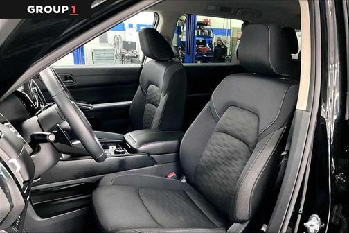 2025 Nissan Pathfinder SV 4WD