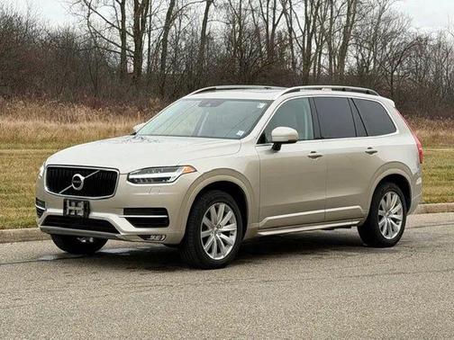 2016 Volvo XC90 T6 Momentum
