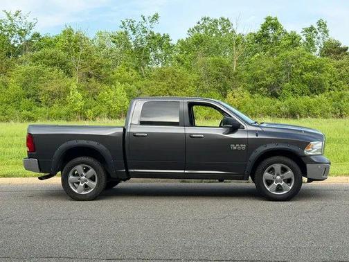 Granite Crystal Metallic Clearcoat 2017 RAM 1500 Big Horn