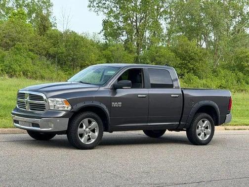 Granite Crystal Metallic Clearcoat 2017 RAM 1500 Big Horn